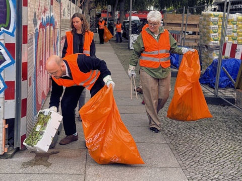 bezirkliches Clean-Up vor dem Rathaus Tiergarten