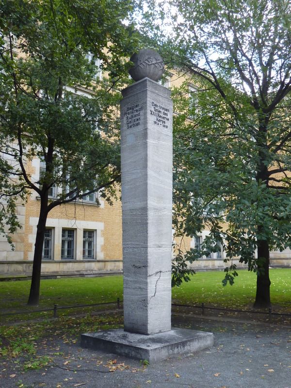 Gefallenendenkmal an der Bundesallee 12, 9.8.2011