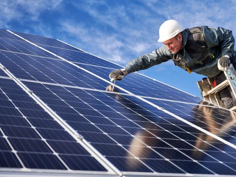 Photovoltaik-Anlage wird aufgebaut.