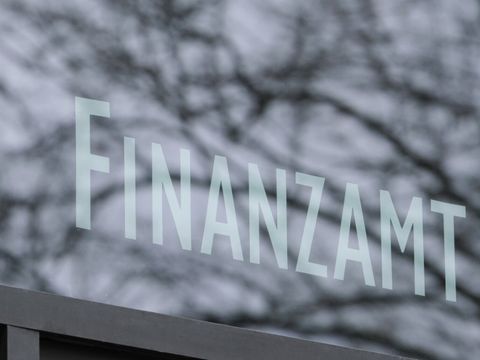 Eingang zu einem Finanzamt