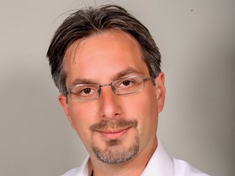 Dr. Maurice Schuhmann