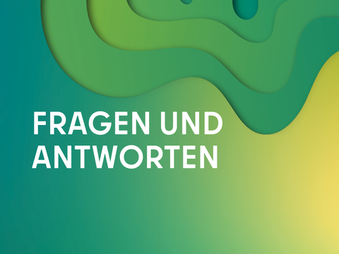 Grüner Farbverlauf mit organischen Schichten rechts, Text "Fragen und Antworten" links in Weiß.