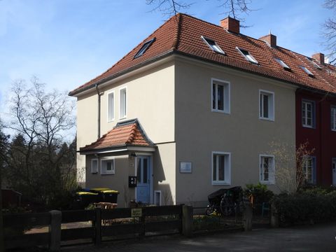 Hausansicht Westendallee 99 F - Gedenktafel Helmrich