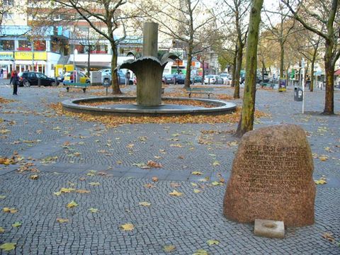 Mete-Eksi-Gedenkstein auf dem Adenauerplatz, Foto: KHMM