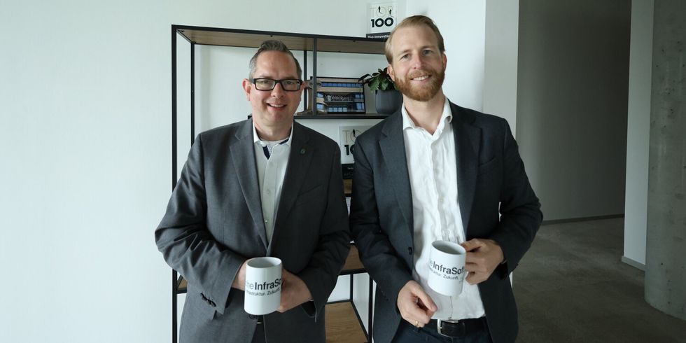 Bezirksbürgermeister Igel trifft beim Besuch des Unternehmens Deutschen InfraSoft GmbH auf Geschäftsführer Vincent van Houten