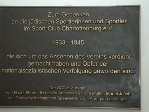 Gedenktafel für jüdische Sportlerinnen und Sportler im SCC, 5.11.2006, Foto: Andreas Fritsch