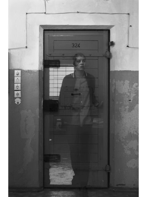 Matthias Leupold: „Es gibt nur eine Wahrheit.“, aus: Aus dem Gruppenbuch der Christiane P., 2021, Fotografie (Bild: © VG Bild-Kunst, Bonn 2024)