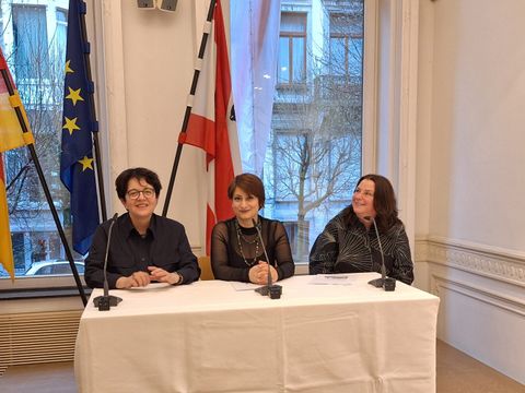 v.l.n.r. - Andera Gärtner, Bür…, Annett Gröschner, Widad Nabi
