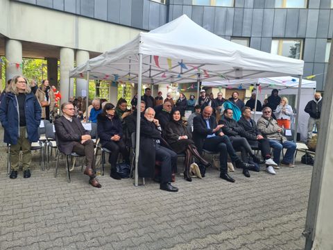 Der große Moment ist da: Das Stadtteilzentrum wird feierlich eröffnet. (Bild: BA Rdf)
