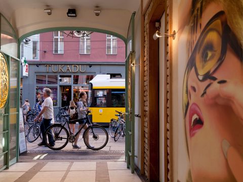 eingang zu den rosenhšfen, berlin mitte