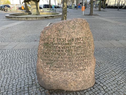 Adenauerplatz Dedenkstein Mete Eksi