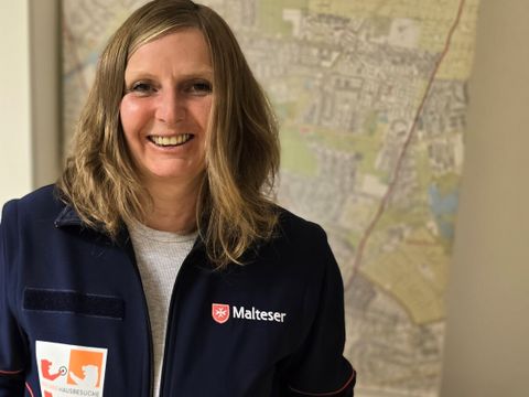 Sozialarbeiterin Annette Jooss ist als eine von vier Regionalkoordinator*innen in Berlin der "Berliner Hausbesuche"
