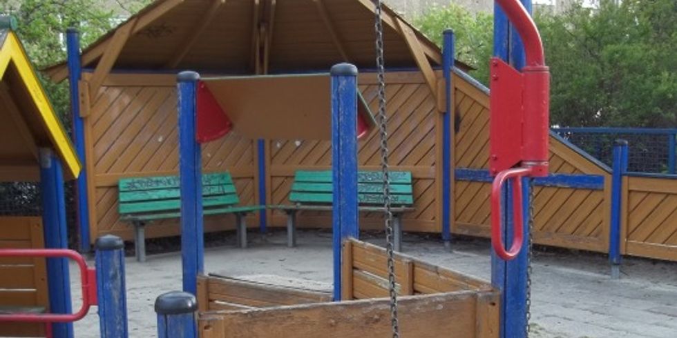 Spielgerät auf dem Spielplatz Hadlichstraße