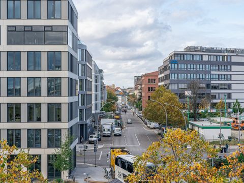 Blick vom Bahnhof Südkreuz nach Westen in die Ella-Barowsky-Staße