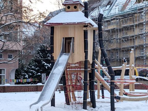 Klettergerät (Bild: Bezirksamt Tempelhof-Schöneberg/Ulrike Harbort)