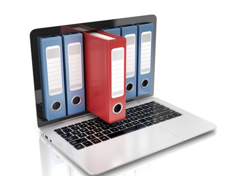 Datei in Datenbank - Laptop mit Ringmappen