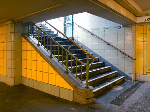 Ein Zugang zum U-Bahnhof Hermannplatz