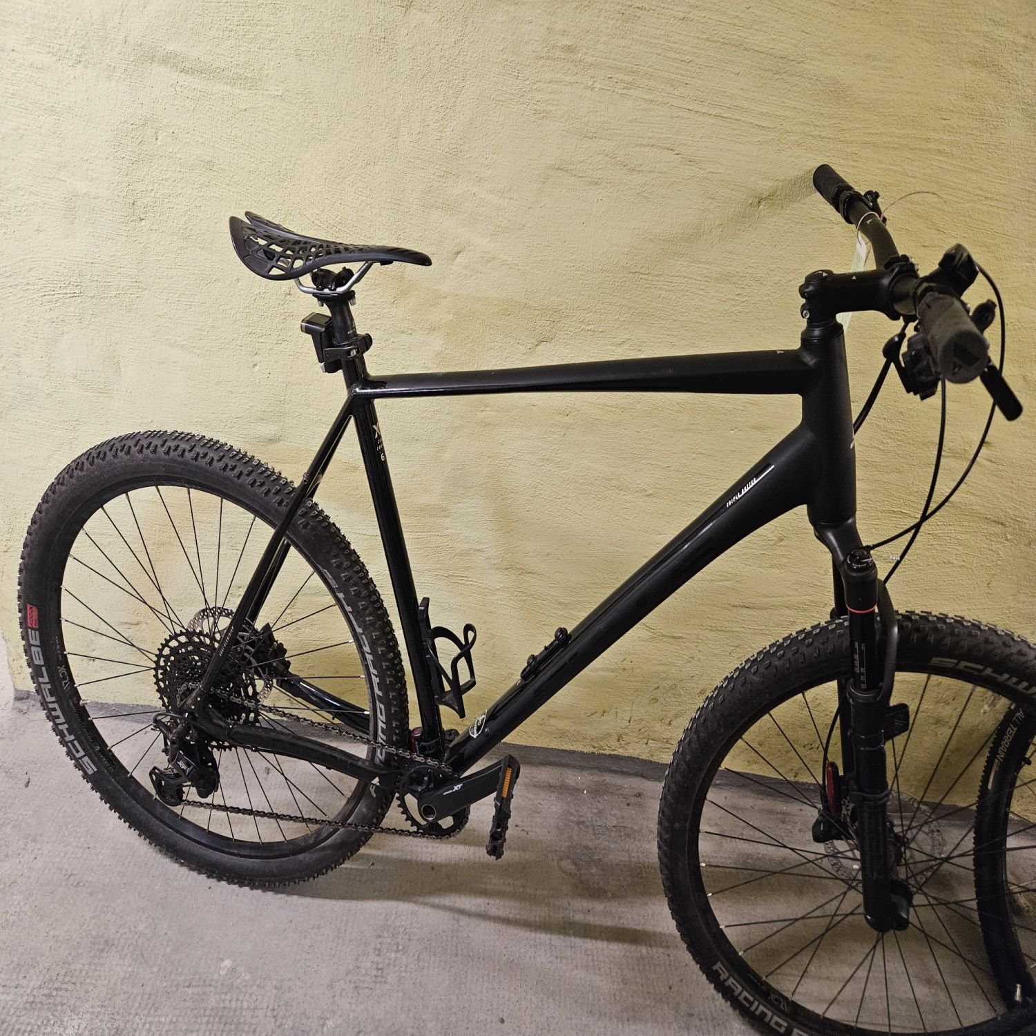 Schwarzes Herrenfahrrad
