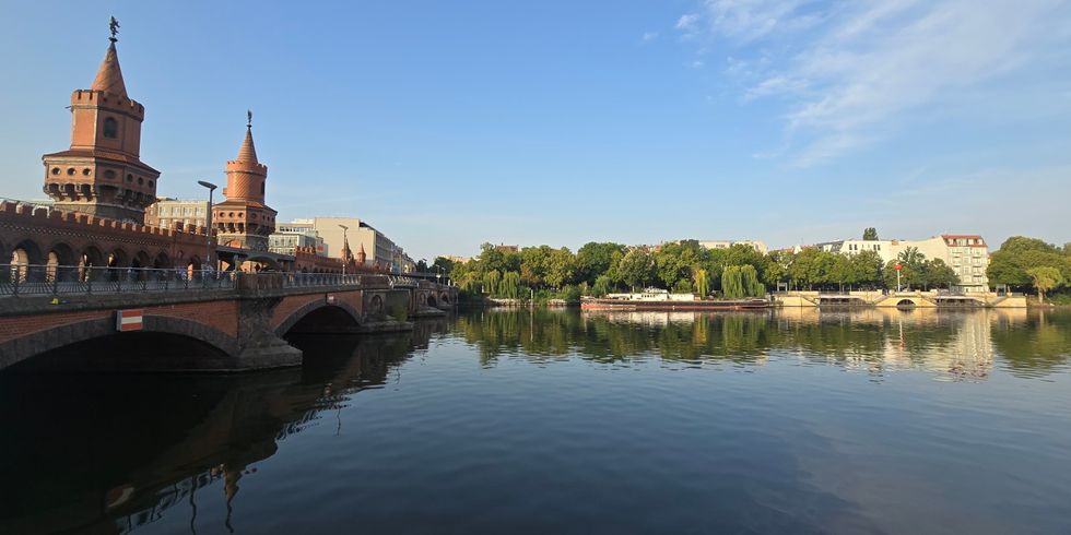 Oberbaumbrück und Spree im Sommer