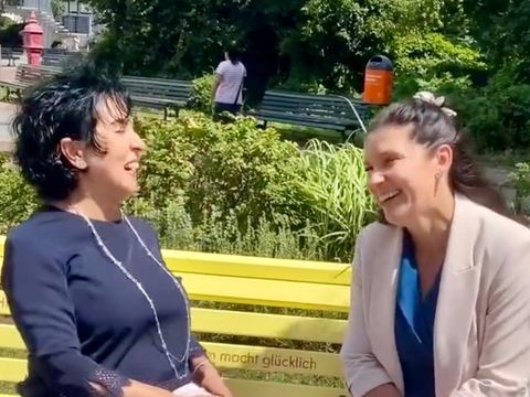 Eröffnung Quasselbank Greenwich Promenade Bezirksbügermeisterin Emine Demirbüken-Wegner und Einsamkeitsbeauftrage Katharina Schulz