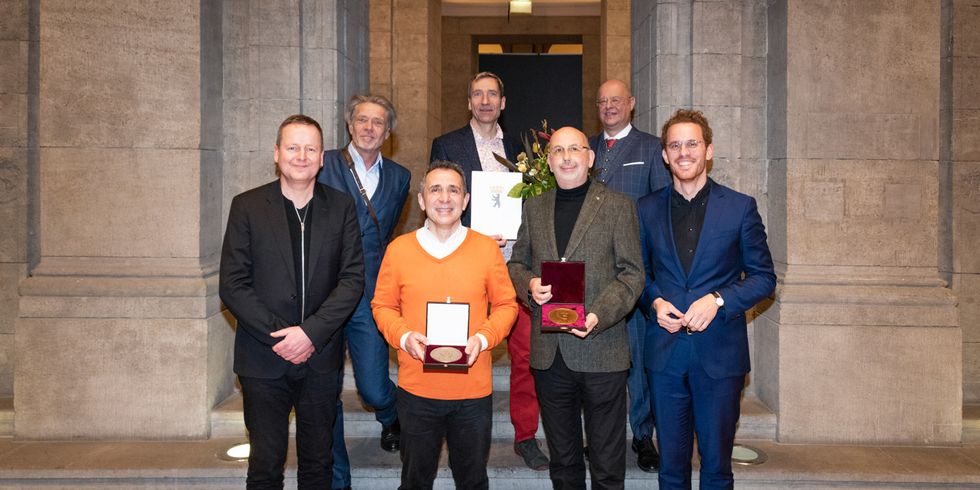 Verleihung der Ferdinand-von-Quast-Medaillen am 30. November 2022 - Preisträger und Laudatoren mit Senator Dr. Lederer und Landeskonservator Dr. Rauhut