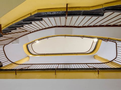 Treppenaufgang von unten fotografiert