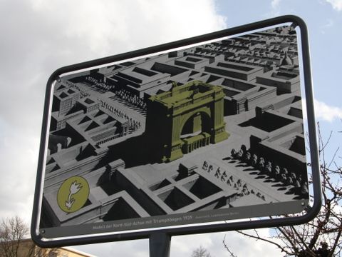 Geschichtsparcour-Tafel zum Thema Bauwerk T