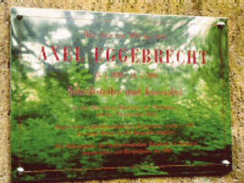 Gedenktafel für Axel Eggebrecht; Foto: Pressestelle