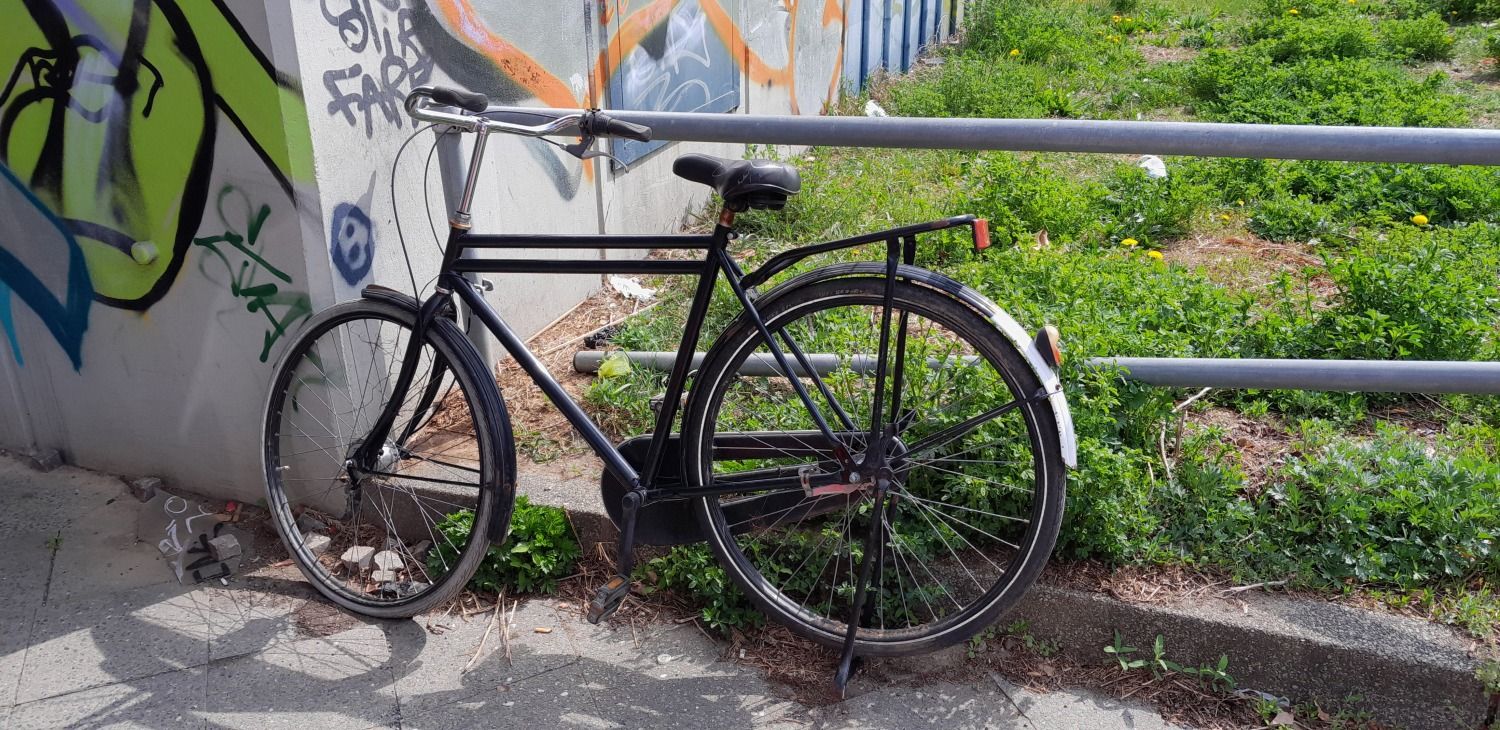 Schwarzes Herrenfahrrad