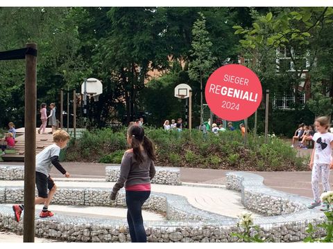 Sieger REGENIAL! 2024: Wassersensibler Umbau des Schulhofs der Grundschule St. Ursula in Berlin – Zehlendorf (Bild: COQUI MALACHOWSKA COQUI Städtebau Landschaftsarchitektur PartG mbB)
