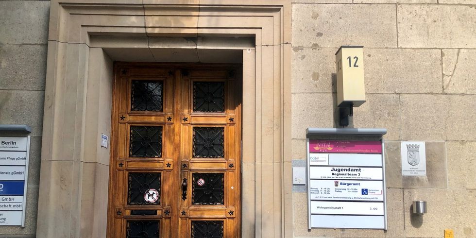 Eingang zum Bürgeramt an der Heerstraße.