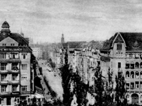 Historisches Foto des Bayerischen Platzes, ca. 1912. (Bild: entnommen aus dem Gedenkbuch Katholische Schule Liebfrauen Wahlpflichtkurs Geschichte 2010/2011 (Hrsg.))