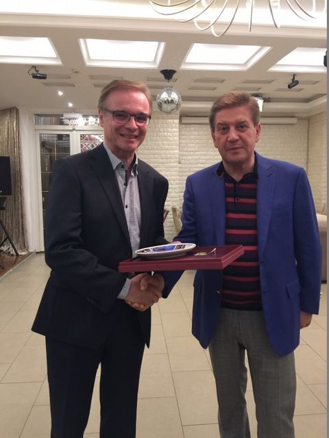 Auszeichnung des LAGeSo-Präsidenten: Franz Allert und Minister Petrosyan