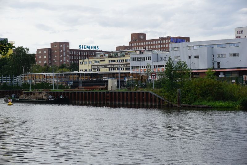 Siemenswerke gegenüber der Spree