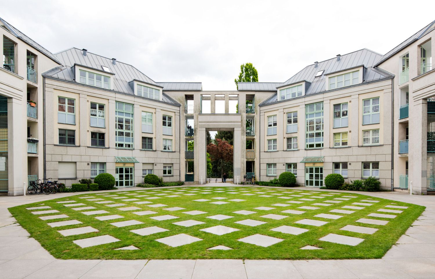 IBA '87, Wohnhof Am Tegeler Hafen 28/32