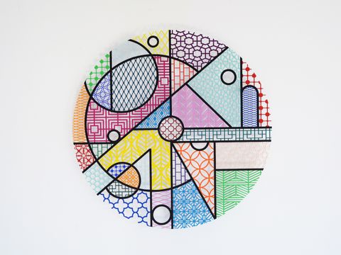Nevin Aladağ: Pattern Kinship, Orbit, Candy, 2022, Wasserstrahlgeschnittenes Aluminium, Acrylfarbe, ø 100 cm (NA/S 201)