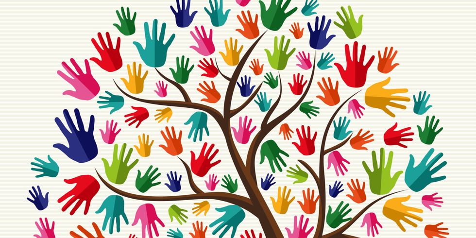 Baum aus bunten Händen