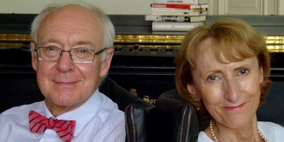 Rosa und Jonathan Tennenbaum in der Heinrich-Schulz-Bibliothek.