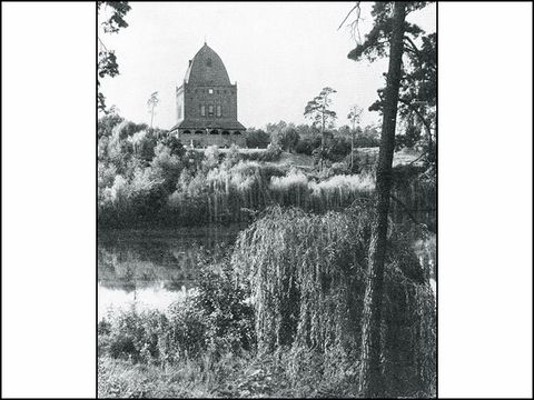 Die Friedhofskapelle vor der Umgestaltung (Zentralblatt der Bauverwaltung 57. 1937, S. 441)