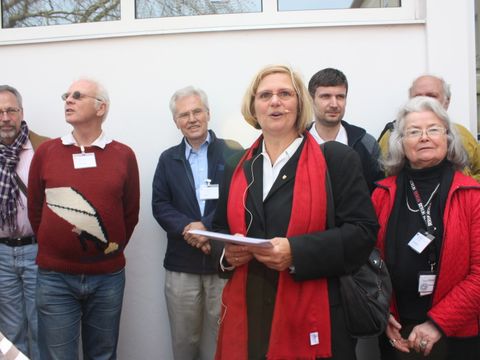 Vor dem Notaufnahmelager