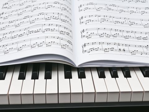 Klaviertasten_und_Notenheft