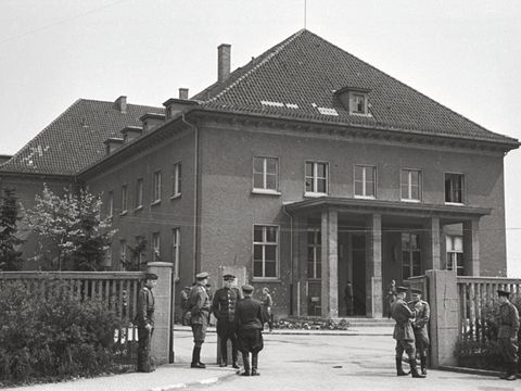 Historisches Foto des Museumsgebäudes in Berlin-Karlshorst, ehemaliges Offizierskasino, Ort der bedingungslosen Kapitulation der Wehrmacht