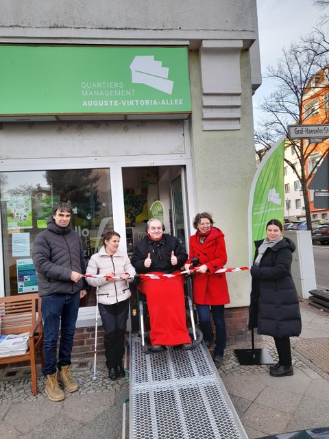 Von links: Sebastian Bodach, Regina Vollbrecht, Thorsten Gutt, Korinna Stephan und Babeta Ymeri. (Bild: QM Auguste-Vikoria-Allee)