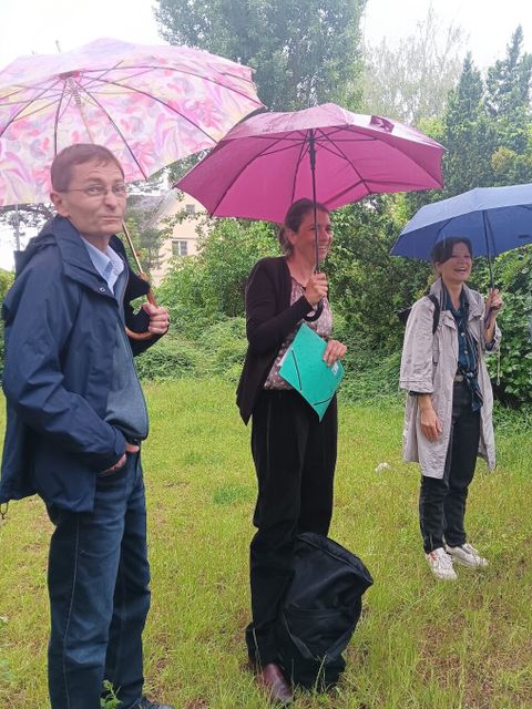 Von links nach rechts: Herr Lothar Kriebel (Mitglied Anwohnendeninitiative), Bezirksstadträtin Dr. Saskia Ellenbeck, Frau Leonie Schipke (BENN-Team für Mariendorf und Tempelhof)