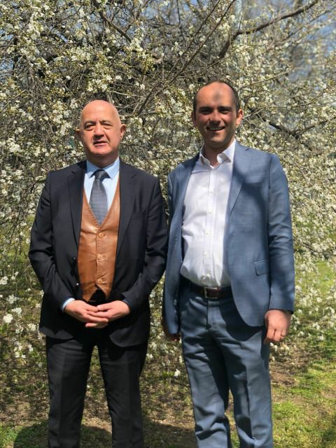 Dr. Mehmet Çakılcıoğlu gemeinsam mit Tayfun Kahraman