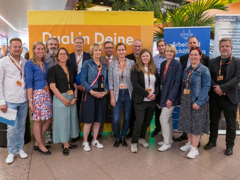 Teilnehmende am Rundgang