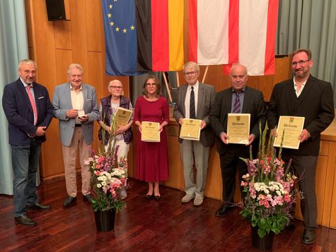 V.l.n.r.: BVV-Vorsteher Rögner-Francke, Günter-Henning und Inge Tarun, Olga Pischel, Jochen Guhlke, Panagiotis Matlis, Gregor Sudrow (Bild: BVV-Büro)