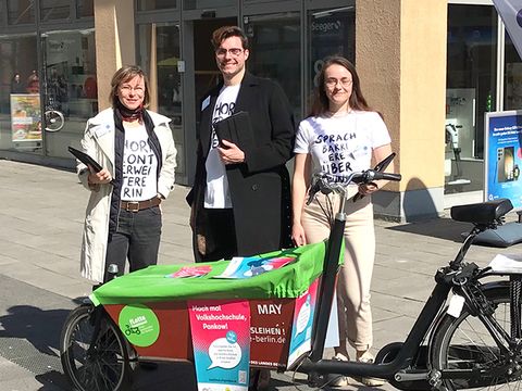 Mach mal Volkshochschule, Pankow! Das Umfrageteam in Buch.
