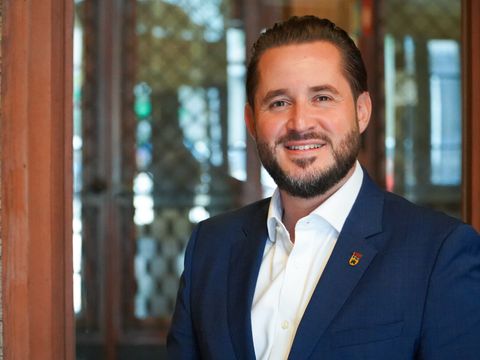 Bezirksstadtrat Simon Hertel