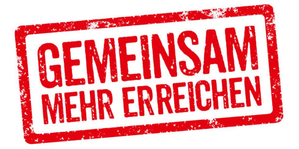 Roter Stempel mit der Aufschrift Gemeinsam mehr erreichen
